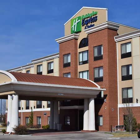 Holiday Inn Express Pratt By Ihg Exteriér fotografie