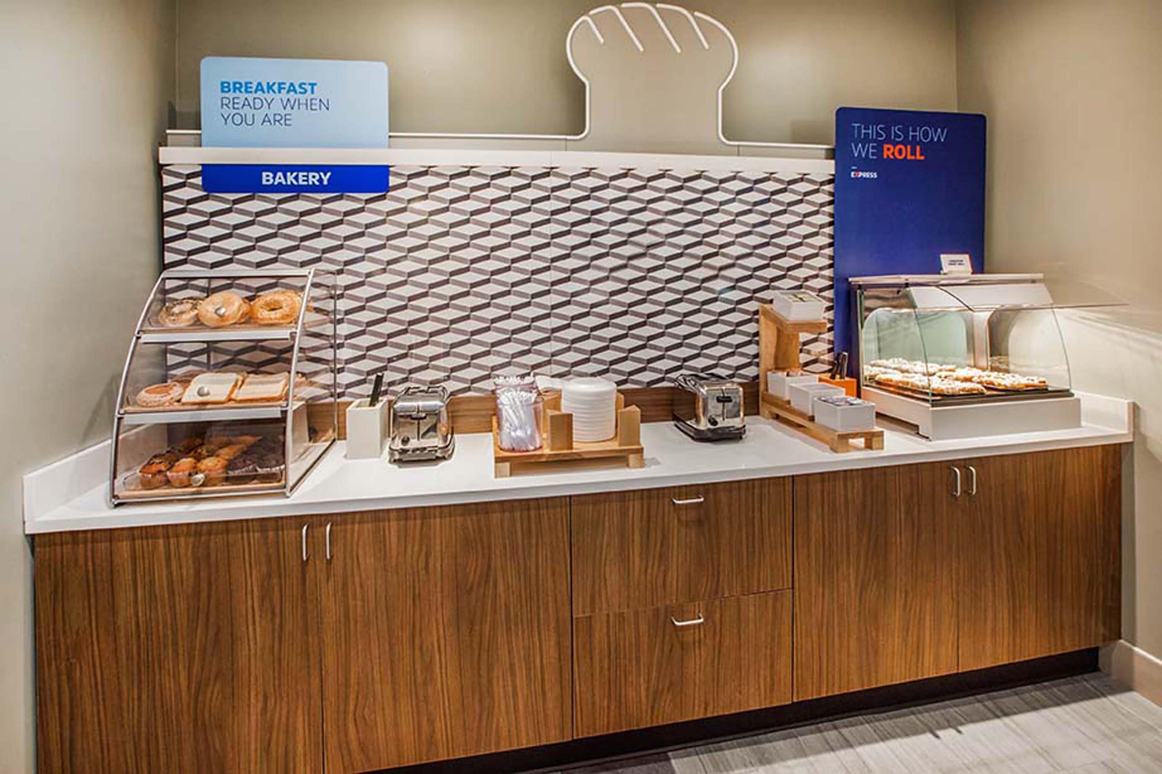 Holiday Inn Express Pratt By Ihg Exteriér fotografie
