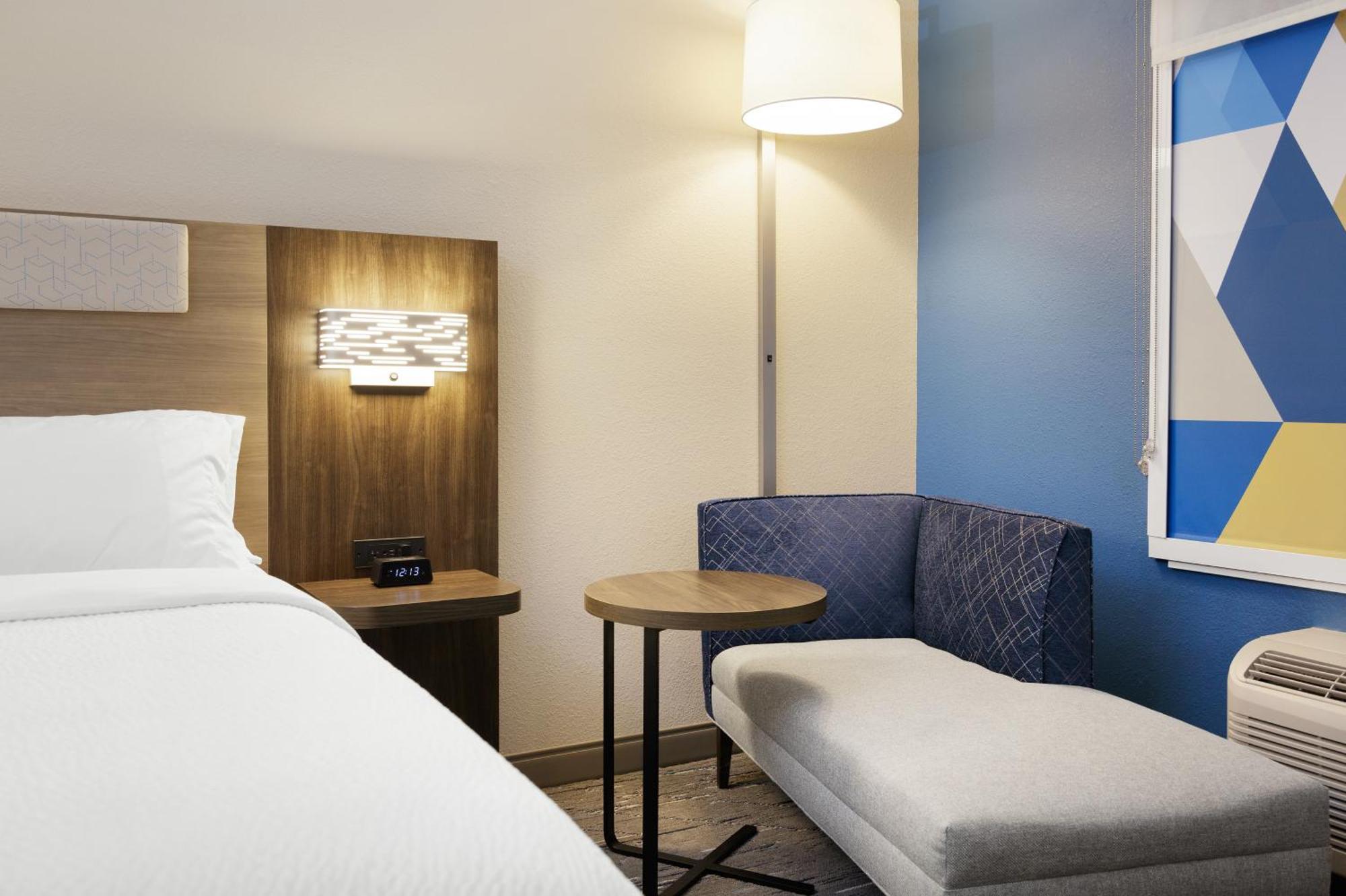 Holiday Inn Express Pratt By Ihg Exteriér fotografie